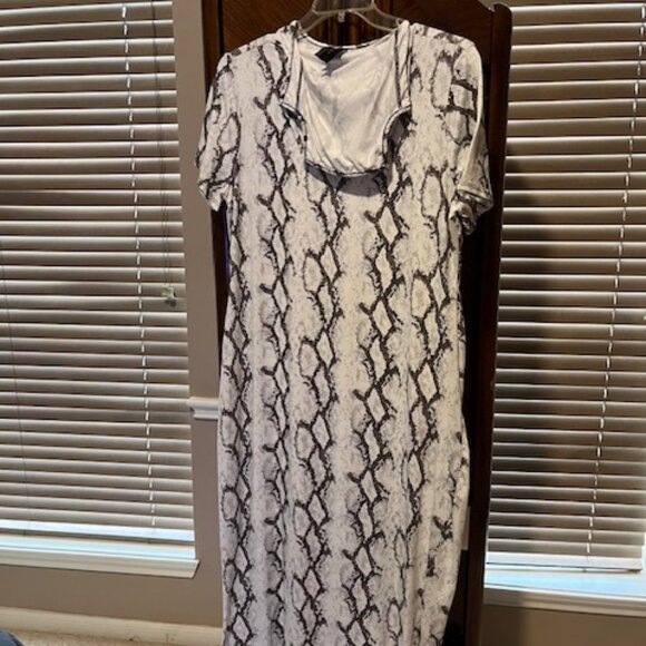 Unique Print Dress with Mask Sew in - Picture 1 of 3